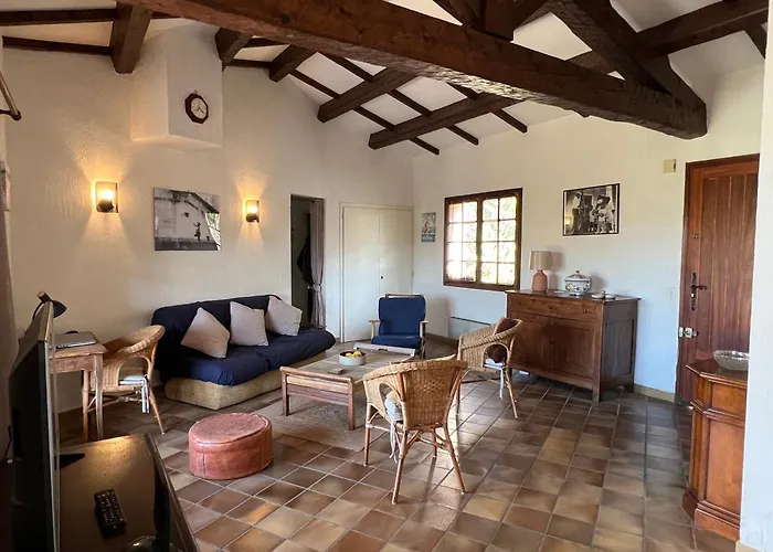 Petite Maison Provencale Pour 4 Personnes *