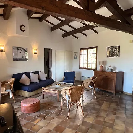 Petite Maison Provencale Pour 4 Personnes *